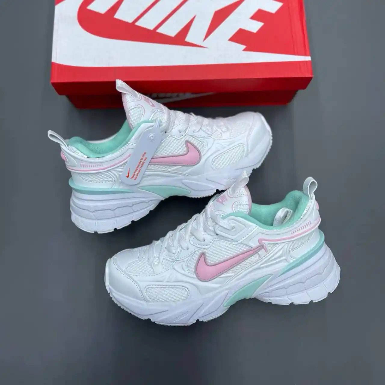 کفش نایک وومرو ۵ سفید صورتی Nike Vomero 5 White Pink